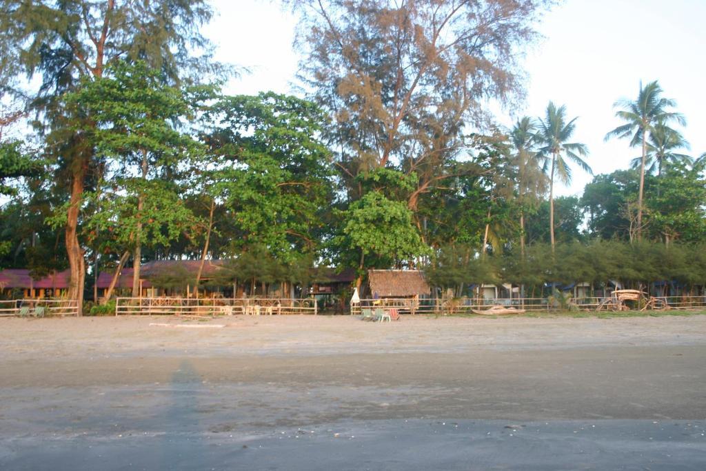 Sukorn Andaman Beach Resort Ko Sukon Exterior foto