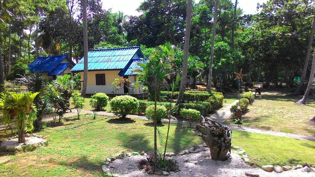 Sukorn Andaman Beach Resort Ko Sukon Exterior foto